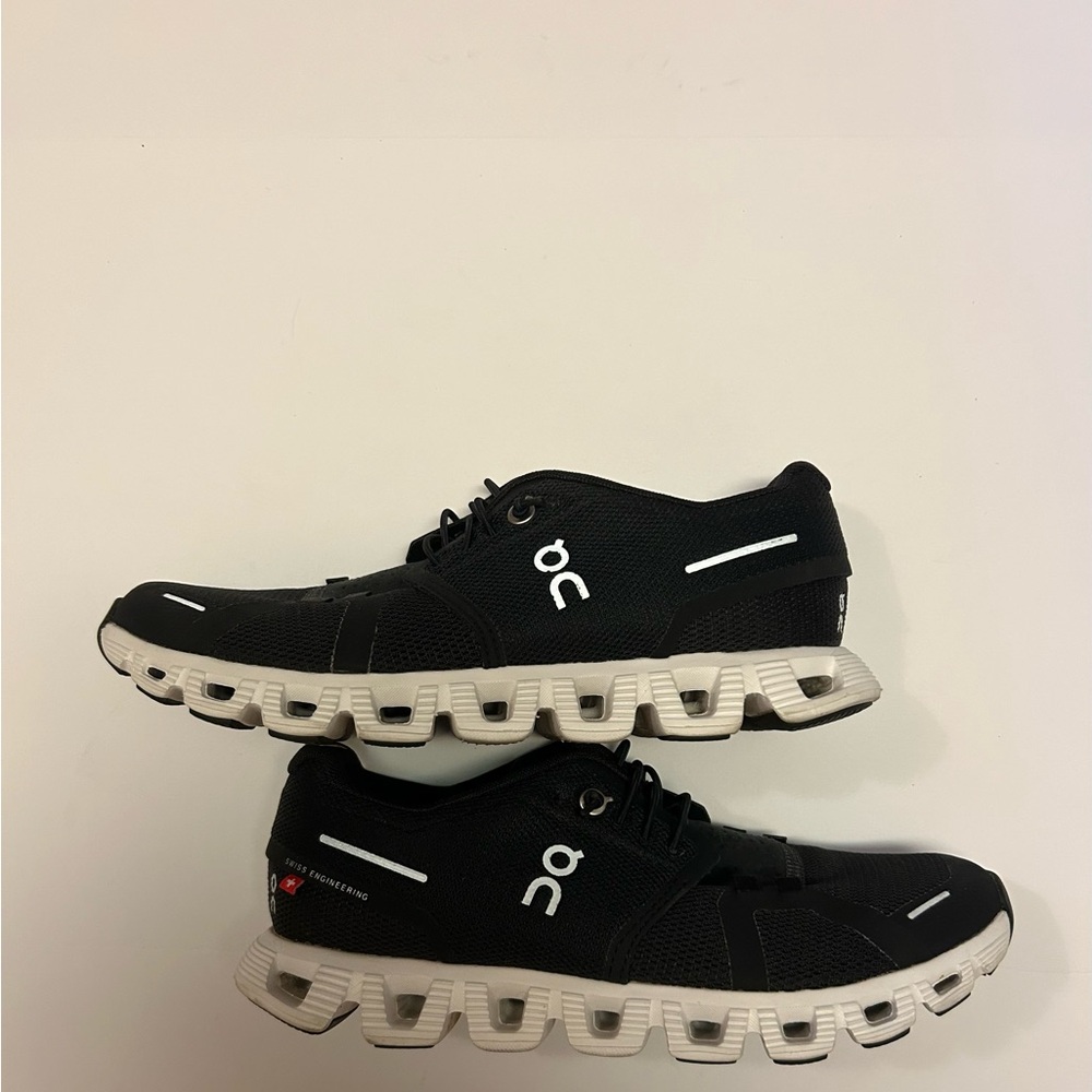 On Cloud Women sneakers 6.5